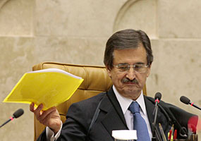 Ministros do STF decidiram suspender o resultado do Recurso Extraordinrio (RE) 630147 aps o empate em 5 a 5 no julgamento. (24/09/2010) - Gil Ferreira/SCO/ST