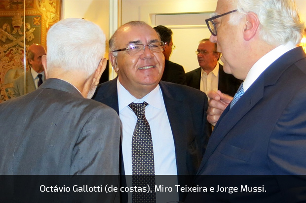 3618 – Octávio Gallotti (de costas), Miro Teixeira e Jorge Mussi.
