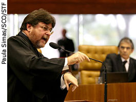 Advogado de Daniel Dantas faz sustentação oral em Sessão Plenária do STF - 06/11/2008 - Paula Simas/SCO/STF