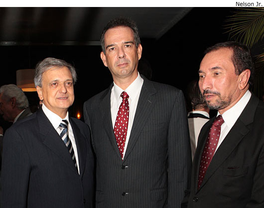 O ex-procurador-geral da República, Antônio Fernando Souza, o ministro do TSE Marcelo Ribeiro e o jornalista Bartolomeu Rodrigues.