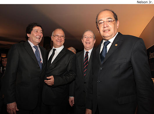 O advogado Luiz de Camargo Aranha Neto e os ministros Celso de Mello e Gilmar Mendes.
