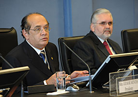 Brasília - O presidente do STF, Gilmar Mendes e o procurador-geral da República, Roberto Gurgel, participam do Seminário da Justiça Criminal - Elza Fiúza/Agência Brasil