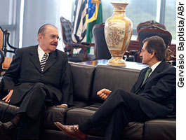 Brasília - Os presidentes do Senado, José Sarney, e do Supremo Tribunal Federal, Cezar Peluso, durante encontro para discutir a formalização do 3º Pacto Republicano - Gervásio Baptista/SCO/STF
