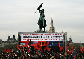 Celebração a declaração de independência do Kosovo da Sérvia - 17/02/2008 - commons wikimedia