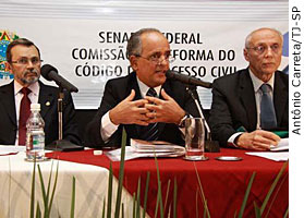 Desembargador Bedaque entre os senadores Valter Pereira e Eduardo Suplicy - Antonio Carreta/TJ-SP