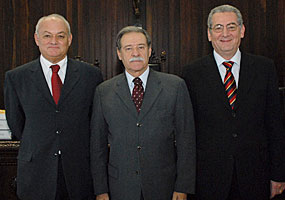 Os desembargadores Sérgio Arenhart (E), Celto Rotoli de Macedo e Rogério Coelho. - TJ - PR