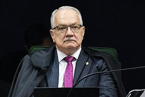 Fachin limitou eficácia de decretos de Bolsonaro que facilitam o acesso a armas e munições no Brasil  Carlos Moura/SCO/STF