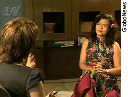 Jornalista Lijia Zhang e a repórter Elizabeth Carvalho - Divulgação/GloboNews