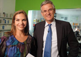 Leila Sterenberg, da Globo News, e Peter Frey, jornalista alemão, diretor da rede de TV ZDF - Reprodução/Globo News