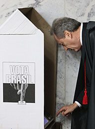 Ministro Ricardo Lewandowski vota durante sessão administrativa de 09/03/2010 - Nelson Jr./ASICS/TSE