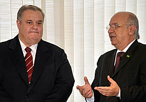 Os ministros da Justiça, Luiz Paulo Barreto, e da Secretaria de Direitos Humanos, Paulo Vannuchi - José Cruz/ABr