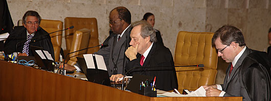 Ministros do STF em sessão plenária. 08/04/2010 - Gervásio Baptista/SCO/STF