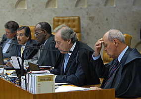 Ministros do Supremo Tribunal Federal debatem no plenário o direito de o réu de recorrer em liberdade - Fabio Rodrigues Pozzebom/ABr