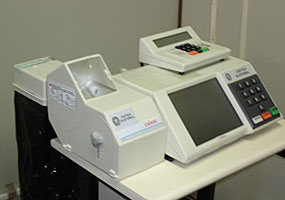 Modelo de urna digital com voto impresso - UE 2002 - TRE-PI