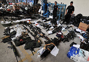 Polícia mostra drogas, armas e munições apreendidas no Complexo do Alemão - Marcello Casal Jr./ABr