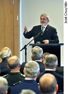 O presidente Lula durante cerimônia de sanção do Projeto de Lei Complementar 10/2010 - José Cruz/ABr