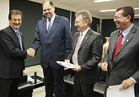 Presidente do STF recebe em audiência o deputado Alex Canziani e membros da Comissão de Trabalho da Adm. e Serv. Público. 11/05/2010 - Gil Ferreira/SCO/STF