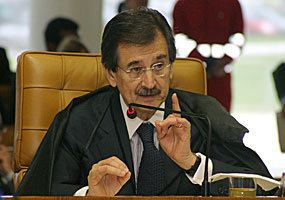 O relator do pedido de Extradição (EXT 1085) do italiano Cesare Battisti, ministro Cezar Peluso. (09/09/2009) - Gervásio Baptista/SCO/STF