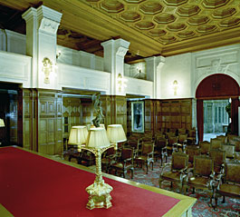 Small Hall of Justice, sala de julgamento da Corte Permanente de Arbitragem, no Palácio da Paz, em Haia (Holanda) - Carnegie Foundation