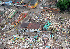 Vista aérea do município de Barreiros, destruído pelo temporal - Antônio Cruz/Abr