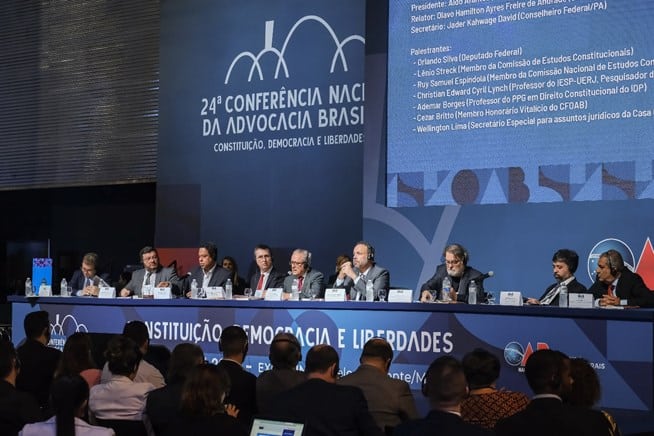 Mesa sobre Democracia, ideologia e populismo na 24ª Conferência Nacional da Advocacia