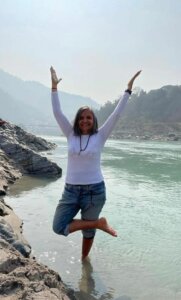 Ana Paula Vizintini é advogada trabalhista e professora de Yoga