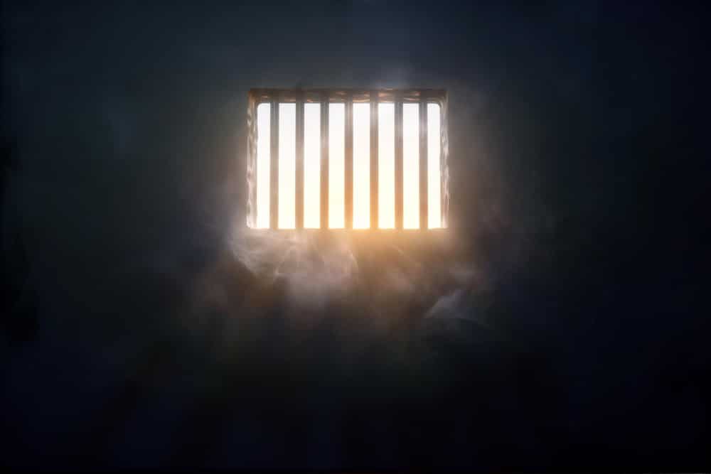 prisão cadeia cela janela