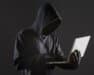 Stalker - hacker-masculino-com-luvas-e-laptop
