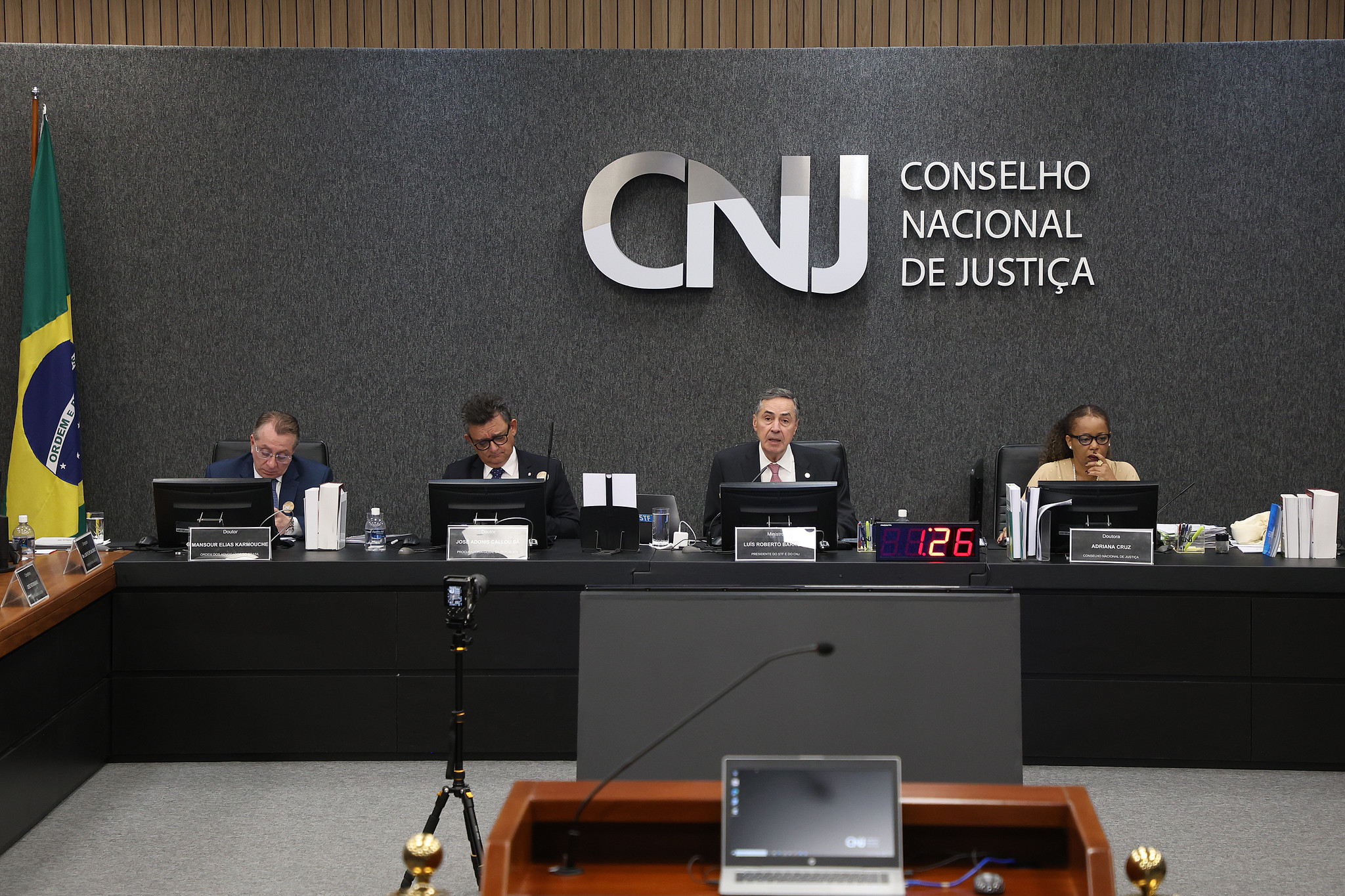 Sessão do CNJ presidida por Barroso em 2024