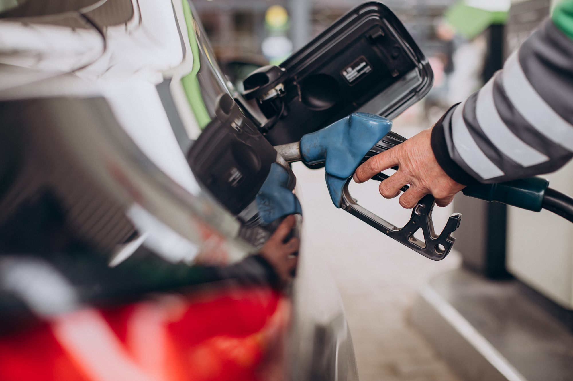 Aquisição de etanol anidro para misturar com gasolina gera crédito de PIS e Cofins