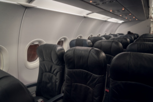 O TST determinou que uma empresa de linhas aéreas inclua a função de comissário de bordo no cálculo da cota legal mínima de aprendizes