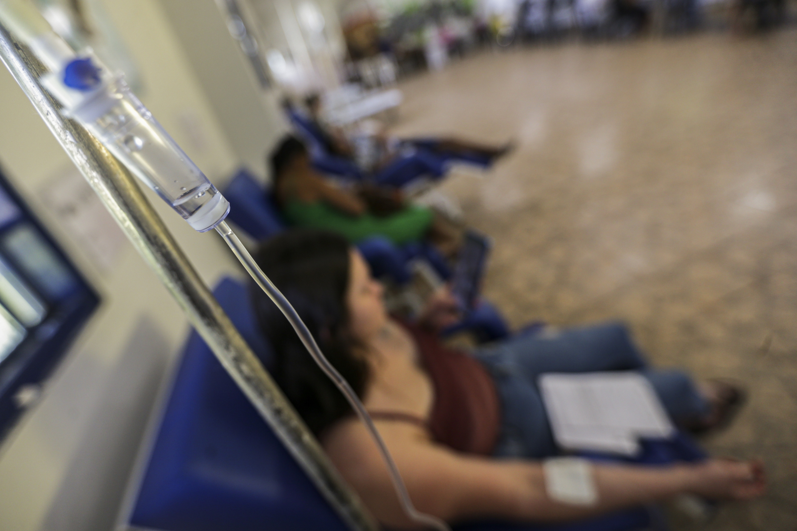 Brasília (DF), 26/02/2024 - Pacientes com suspeita de dengue recebem atendimento em unidade montada na administração de Ceilândia, no Distrito Federal. Foto: Marcelo Camargo/Agência Brasil
